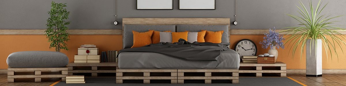 Futon Palettenbett – eine Bettidee für ein Ferienhaus.